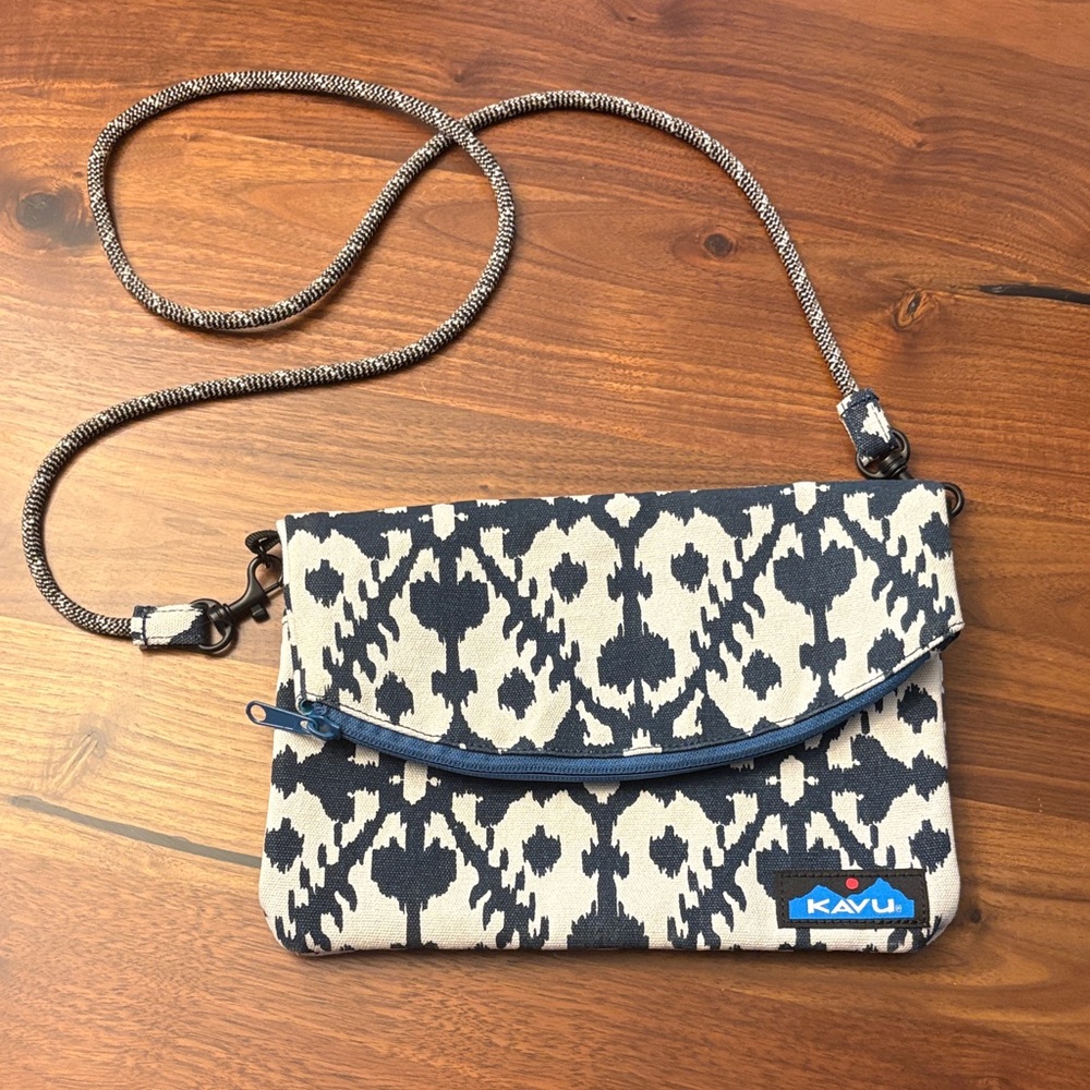 KAVU Black and Cream Patterned Crossbody Bag